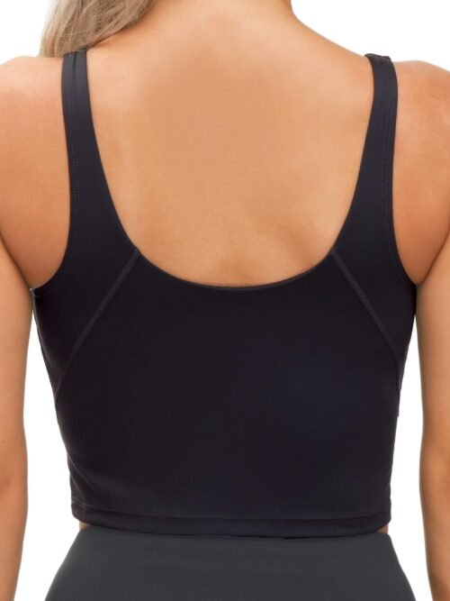 U-back racerback design sports bra detail